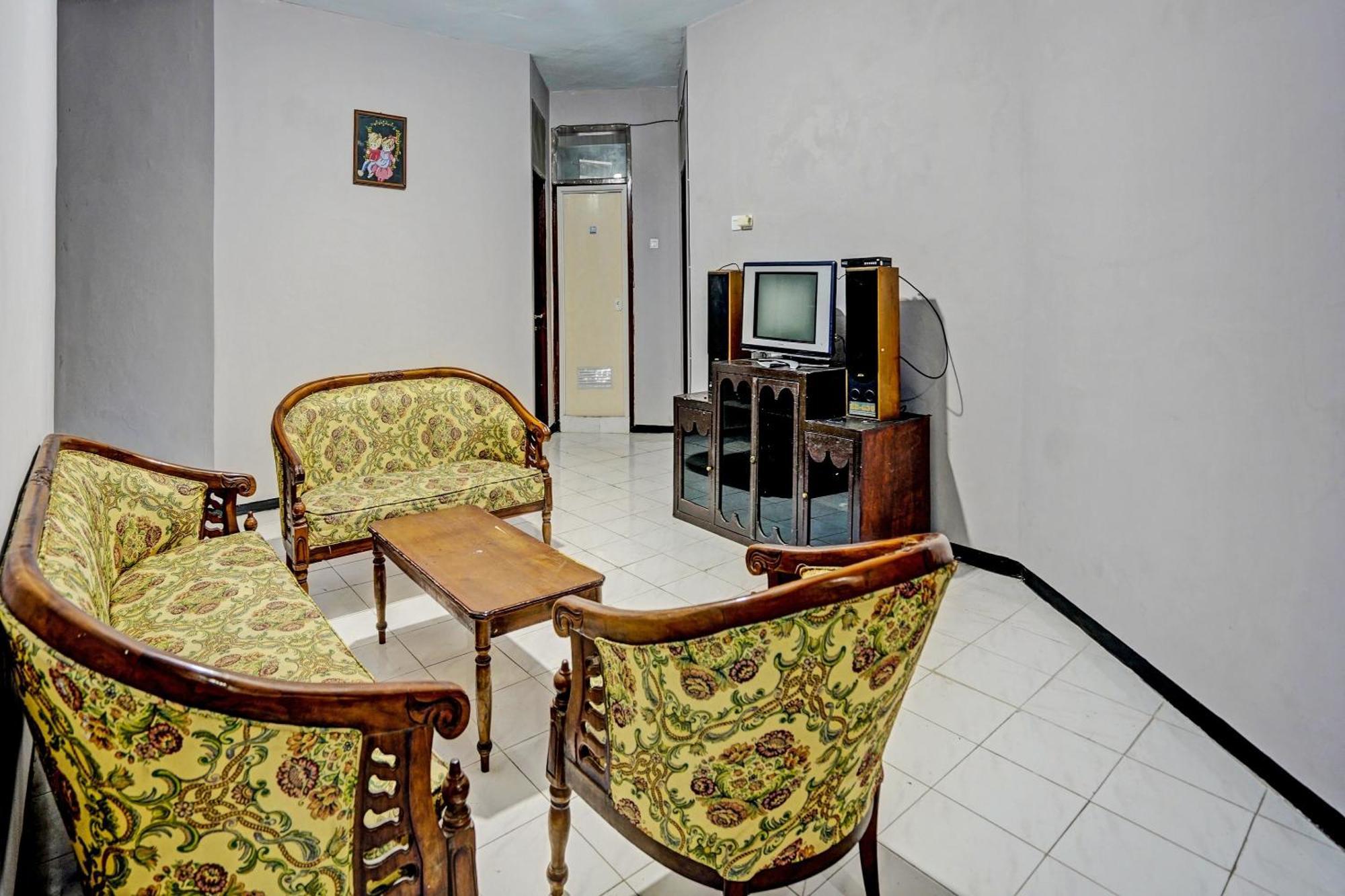 Spot On 92388 Villa Segi Delapan Prigen Dış mekan fotoğraf