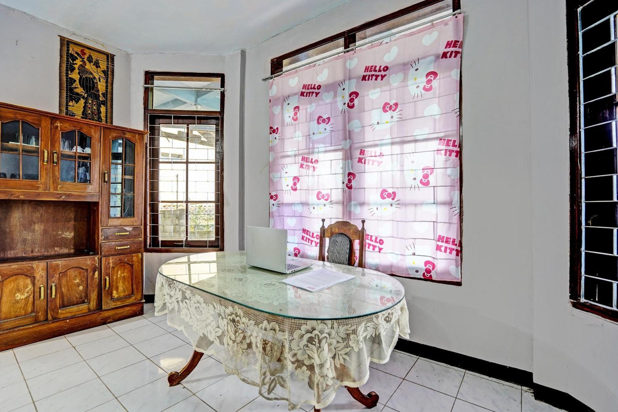 Spot On 92388 Villa Segi Delapan Prigen Dış mekan fotoğraf